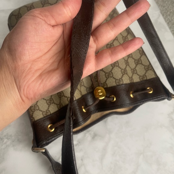 Authentic Gucci vintage GG canvas drawstring crossbody bag 001.115.6179.4023 (A) - Picture 11 of 16